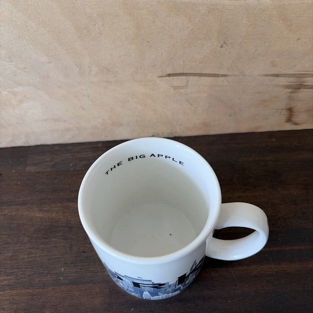 STARBUCKS 2002 Skyline Series New York City Big Apple Barista Coffee Mug 18oz